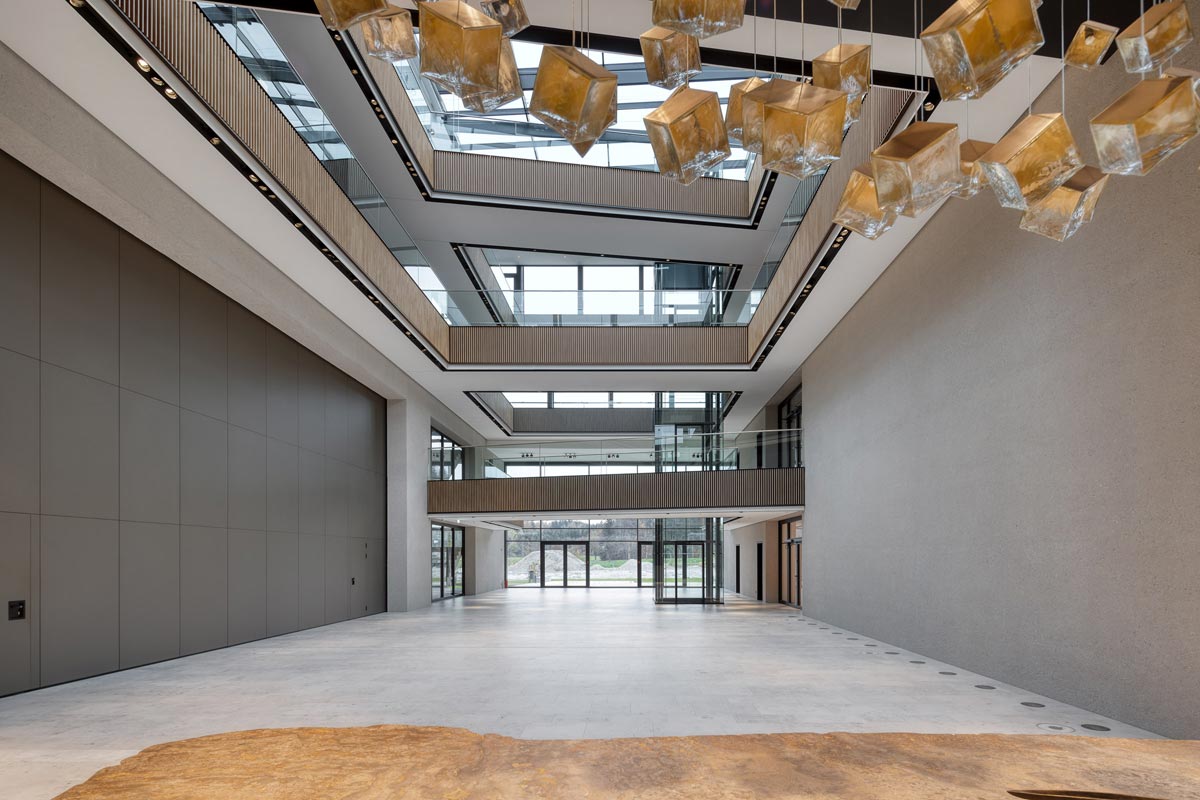 Schattdecor – Atrium und Lichtlinien