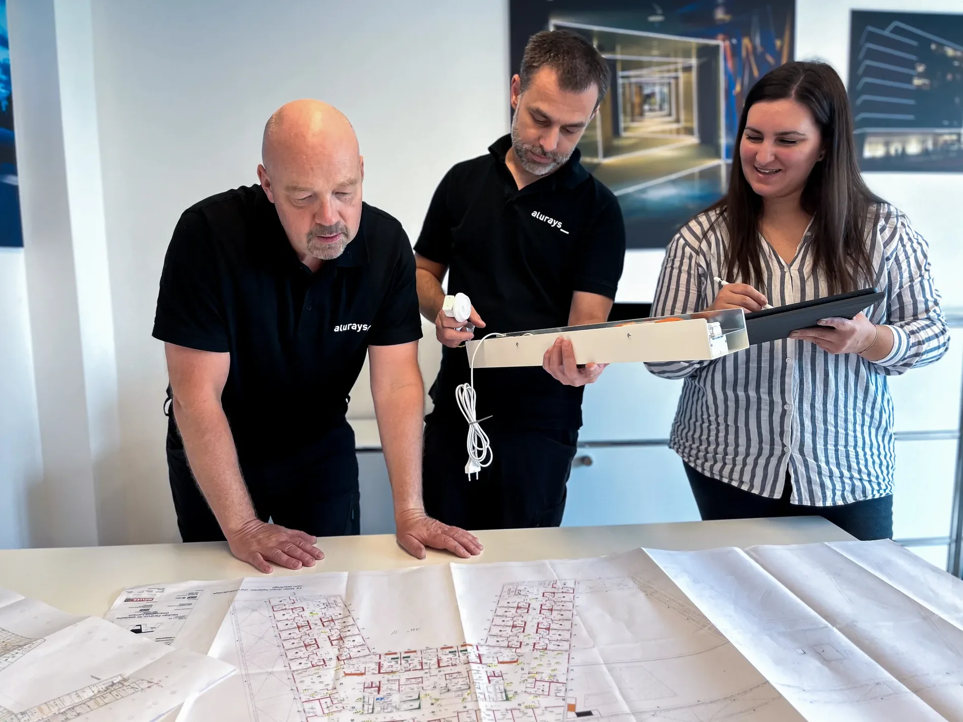 Das Alurays-Team bei der gemeinsamen Projektarbeit